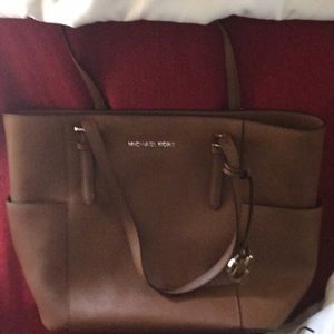 Large size tote excellent for work